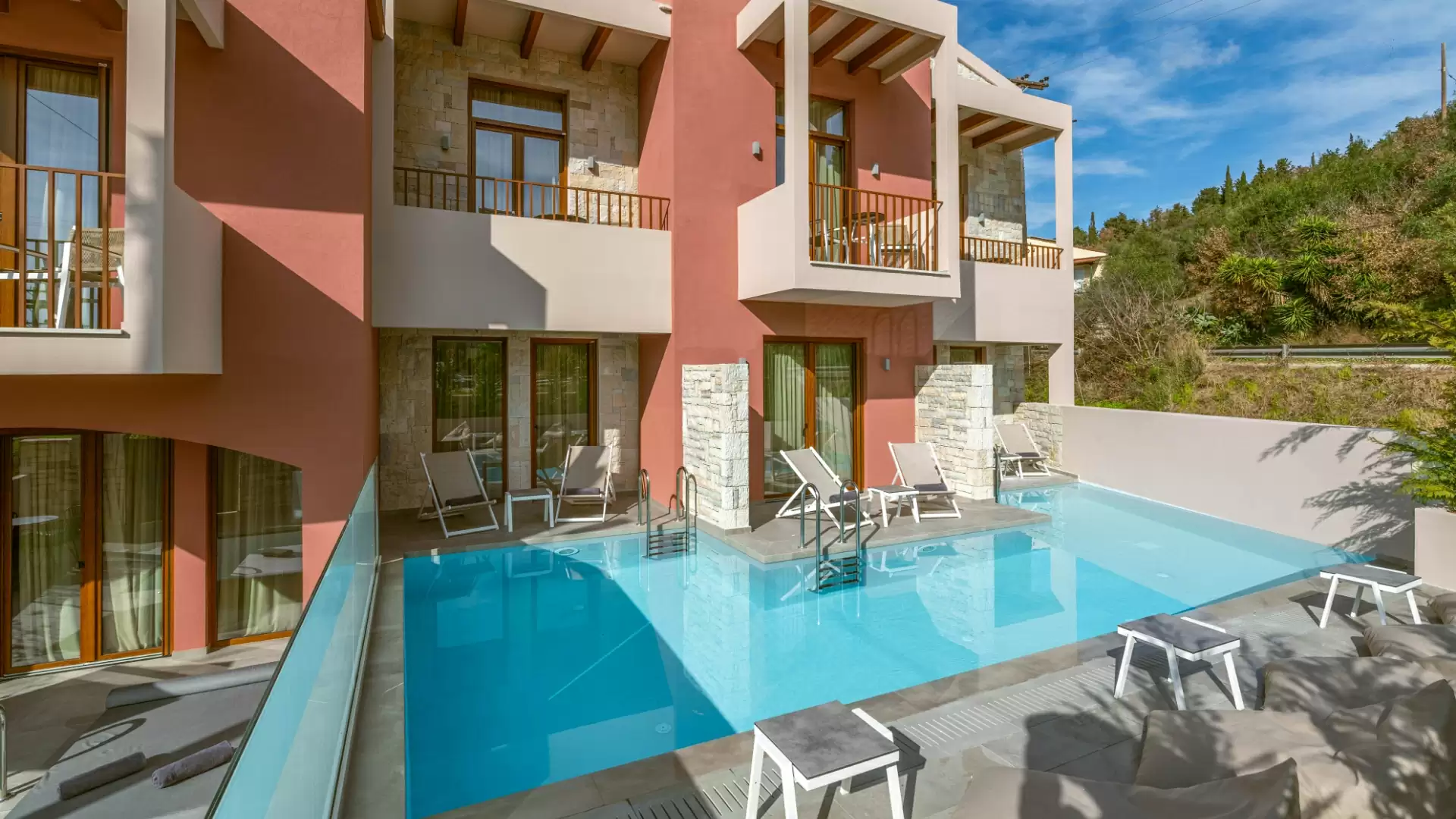 Aria Suites slide 3