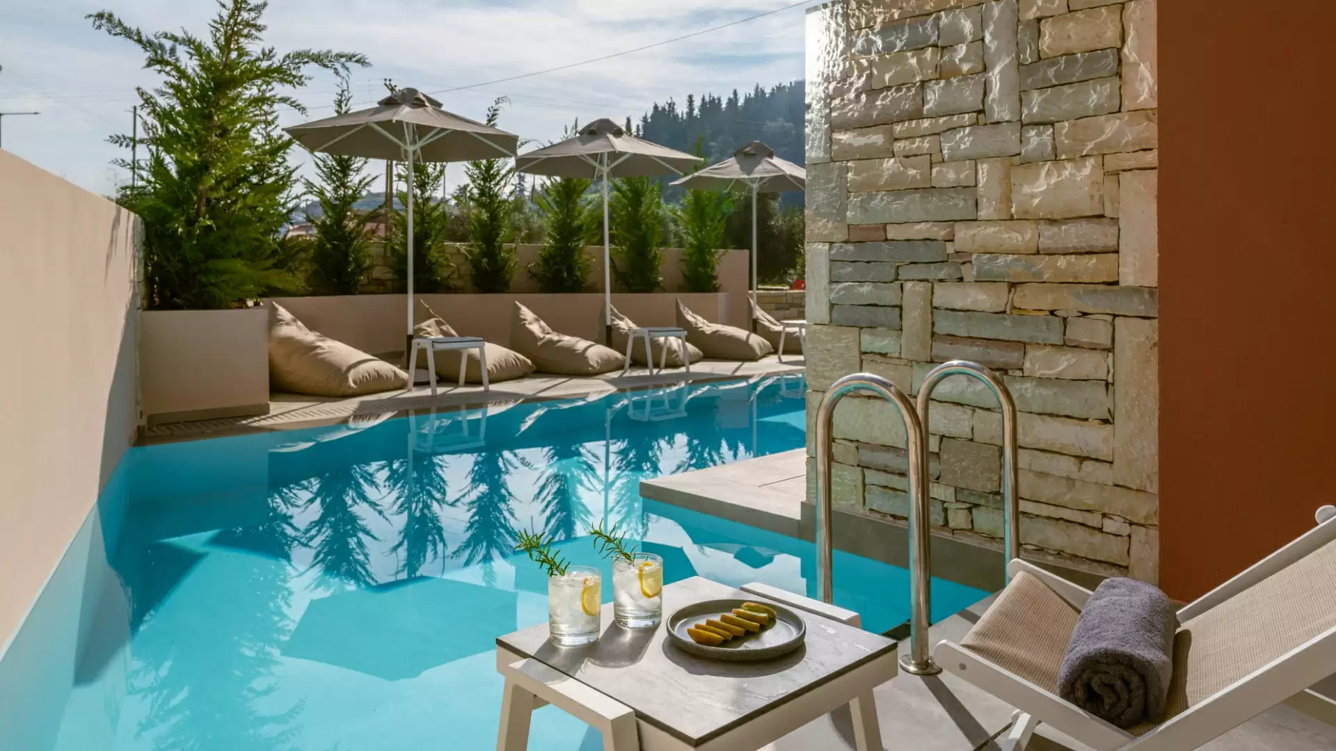 Aria Suites slide 5