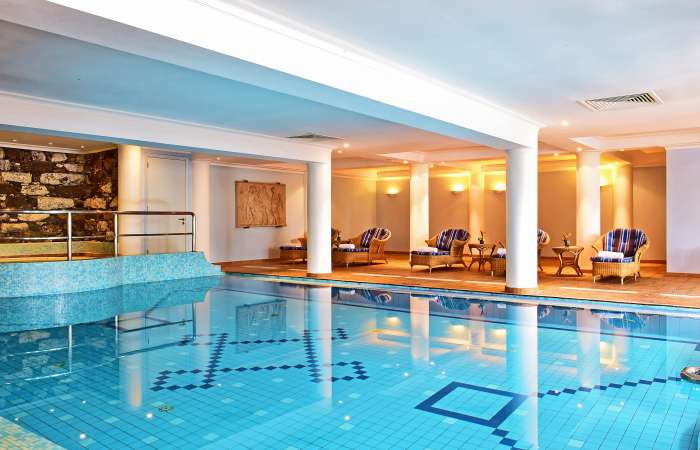 Indendørs pool