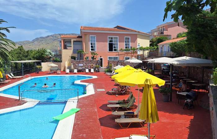 Pool med børnebassin 