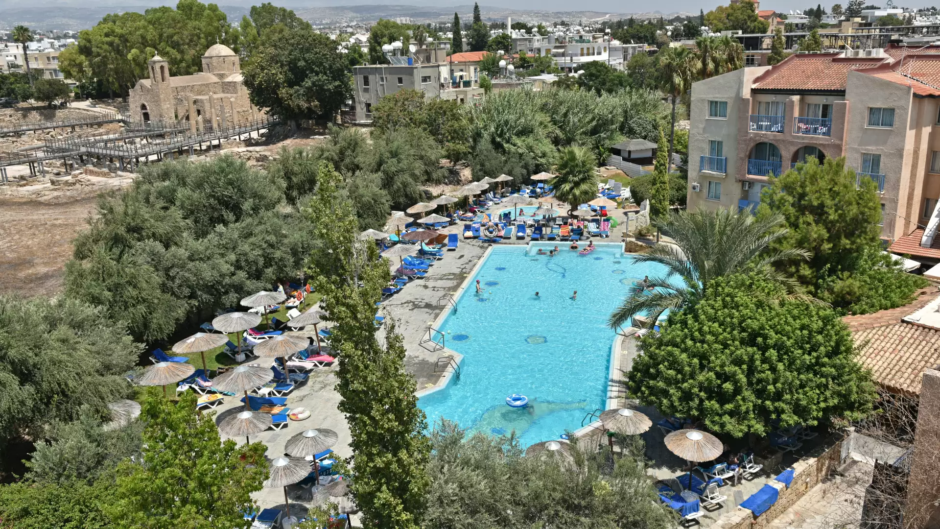 Basilica Garden slide 3