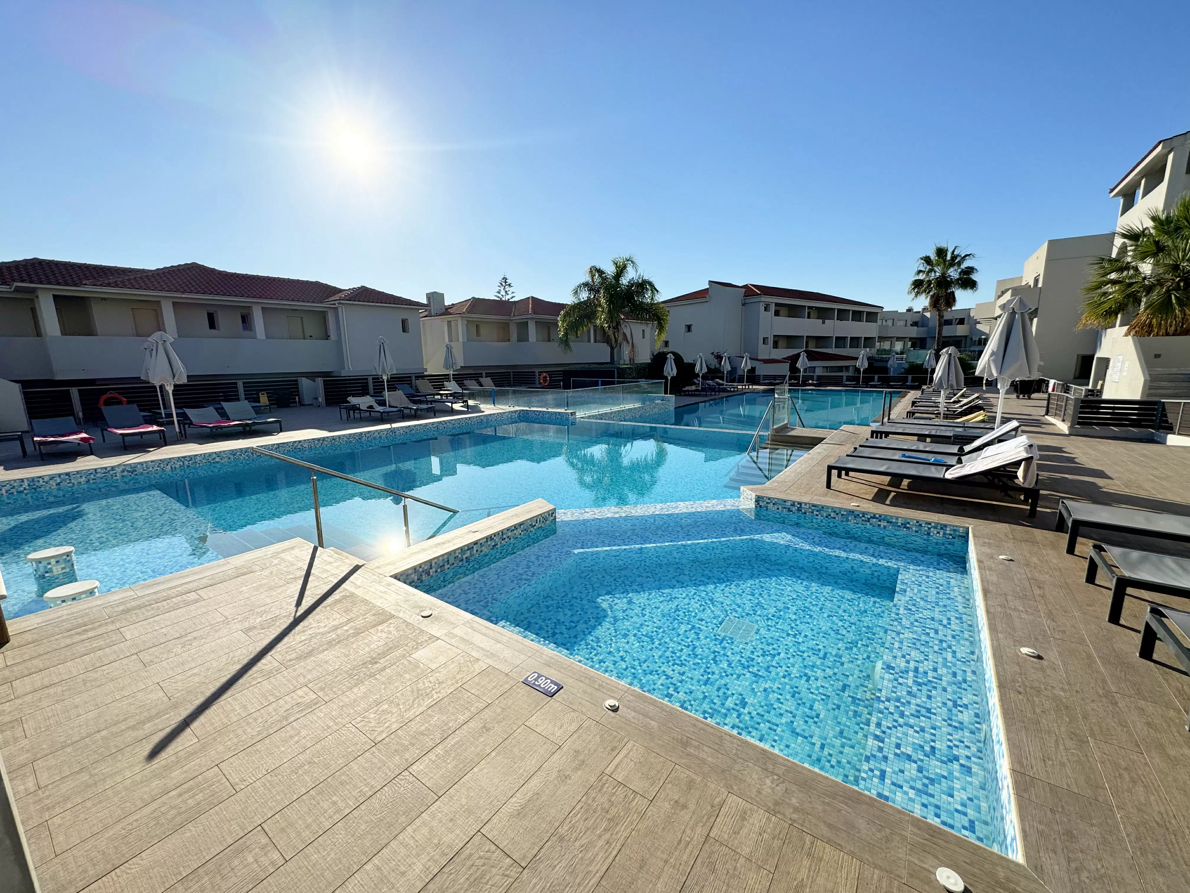 Azure Resort m/ morgenmad slide 5