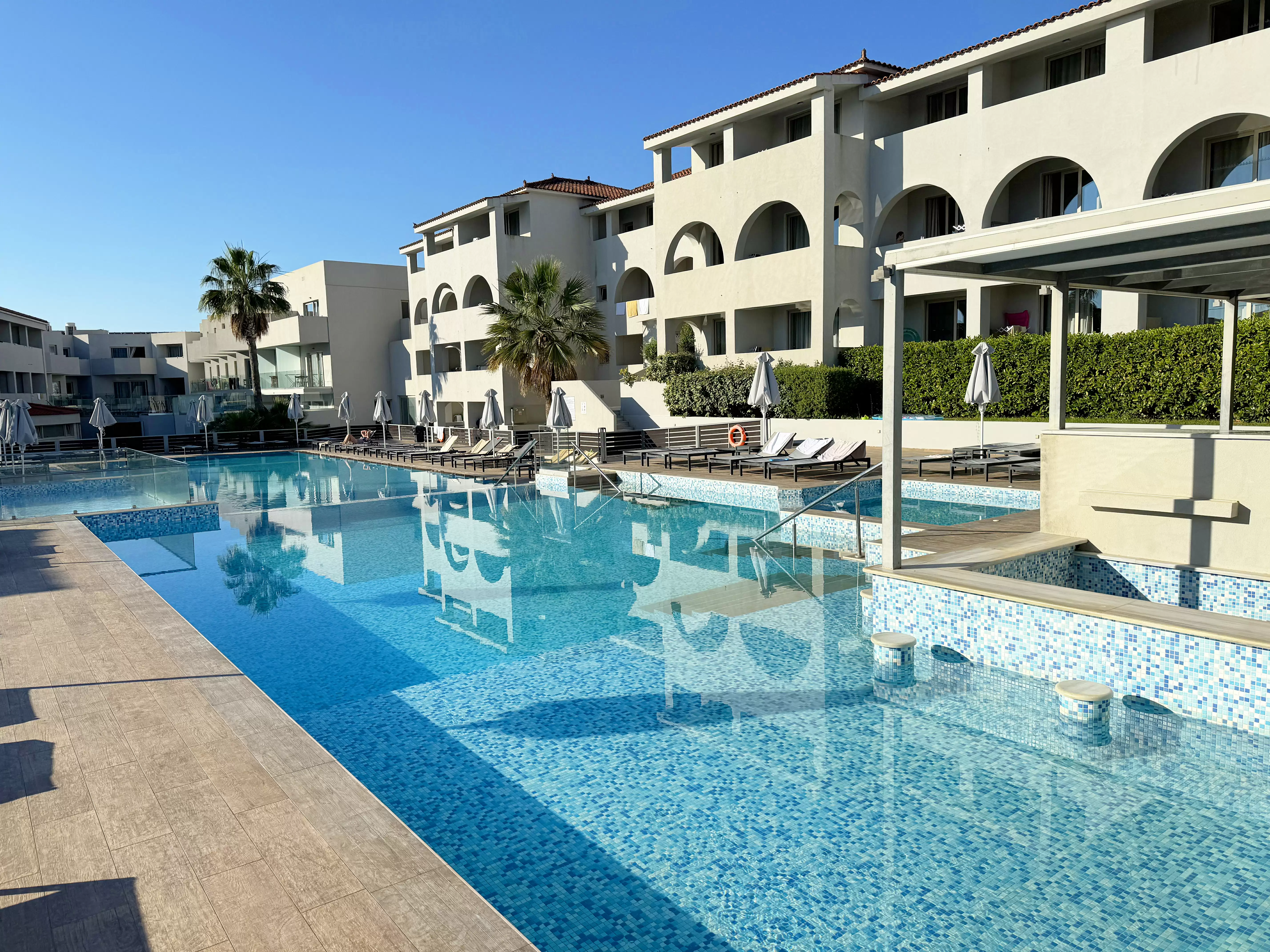 Azure Resort m/ morgenmad slide 2