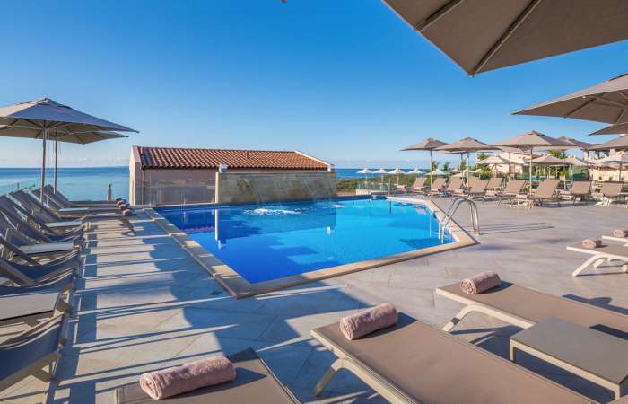 Pool med liggestole